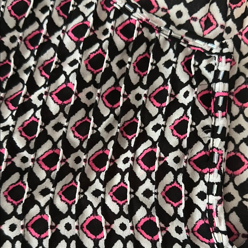 Geometric Patterned Women's Top - Picture 7 of 10
